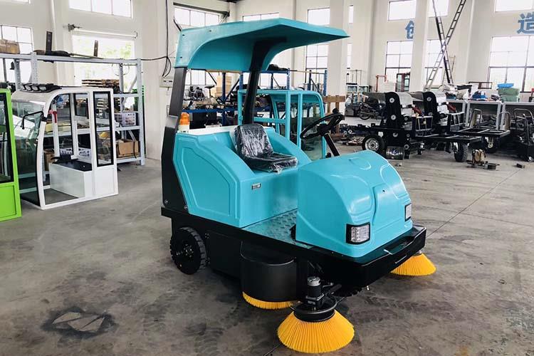 采用優(yōu)良的高性能免維護(hù)電池，不漏液，不產(chǎn)生有害氣體