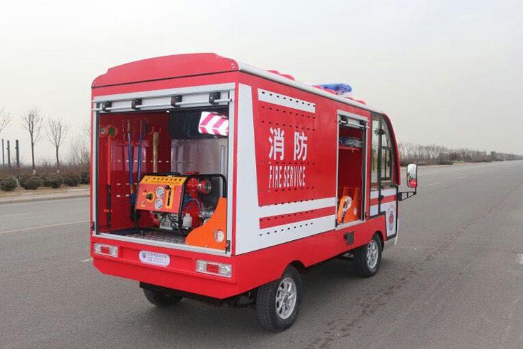 電動消防車還兼具消防巡邏、消防宣傳等功效于一身，其行駛時噪音小，零排放更符合環(huán)保要求