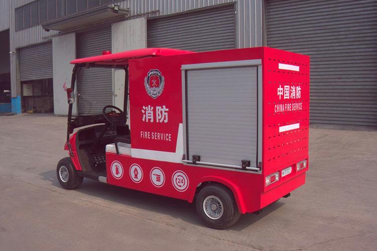 每次充電前檢查電瓶?jī)?nèi)液面高度，應(yīng)保持高出極板格柵5~10毫米