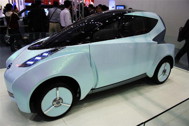 這種新能源電動車顧名思義就是采取電力為能源的車型，電池作為能量來源，通過控制器、電機等部件，將電能轉(zhuǎn)化為機械能運動，以控制電流大小改變速度的車輛