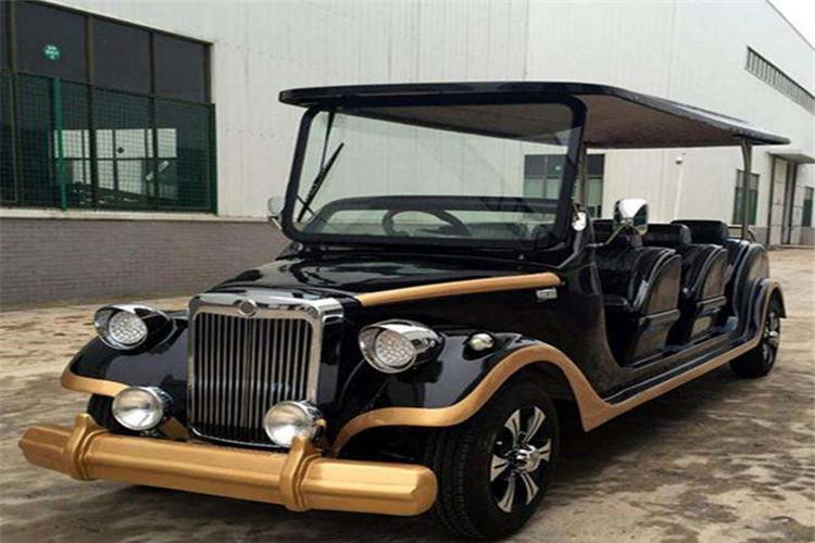 在電動老爺車底盤裝有直流電動機(jī)、蓄電池和交流逆變器