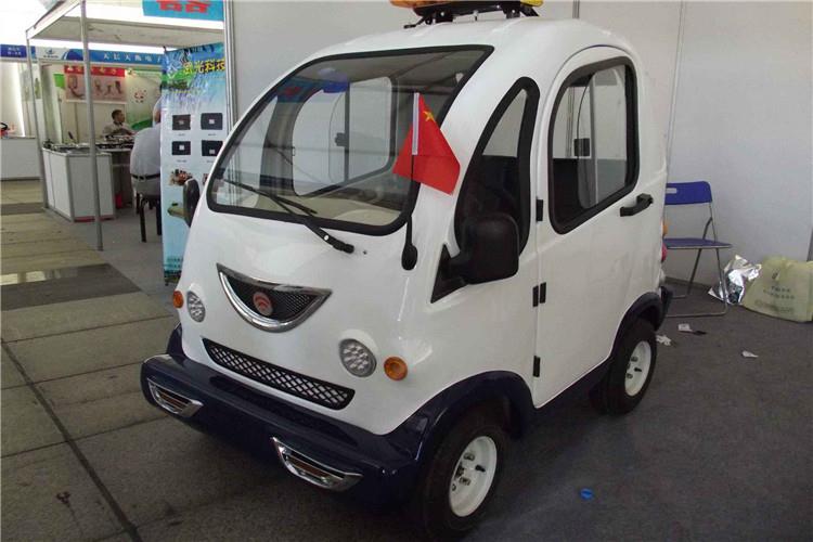 新能源電動(dòng)車請(qǐng)選擇在相對(duì)較安全的環(huán)境下充電（如避開(kāi)有液體、火源等環(huán)境）