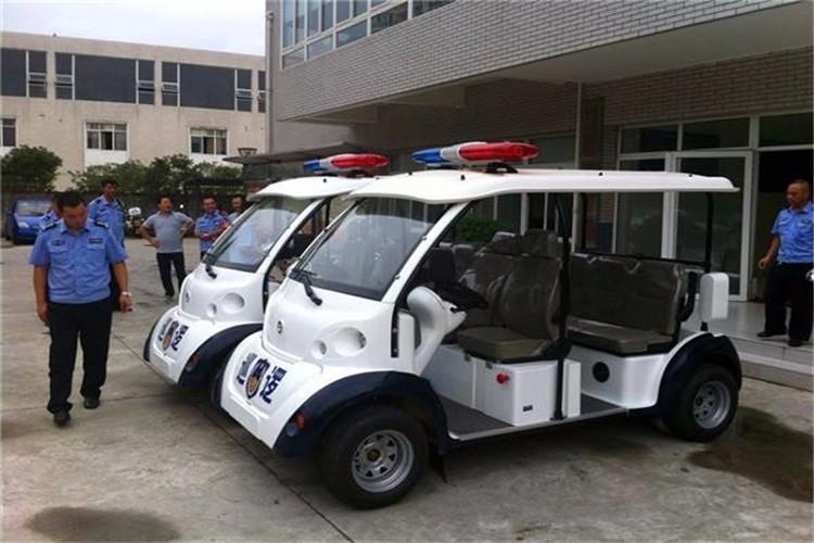 在清洗電動(dòng)巡邏車的進(jìn)程中，盡量將車輛開(kāi)在陰涼的中央來(lái)清洗，在車身的溫度降低到四十?dāng)z氏度以下的時(shí)分才干夠去清洗