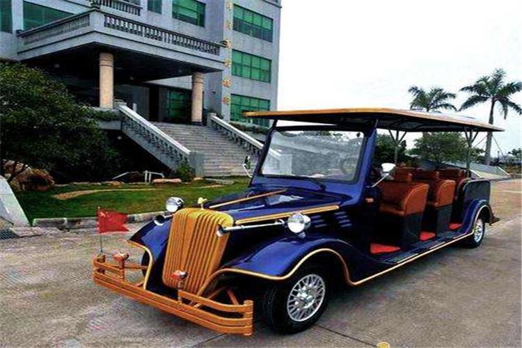 主要檢查電動老爺車雨刮器、車輛空調(diào)除霧功能是否正常，全車燈光是否正常，并隨時保持后視鏡面清潔及后視角度