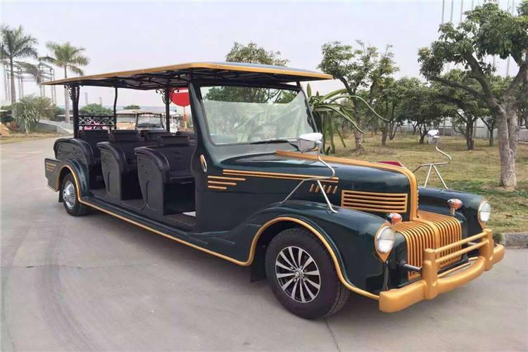 在山東電動老爺車明顯的位置要貼、掛安全提示和警示牌