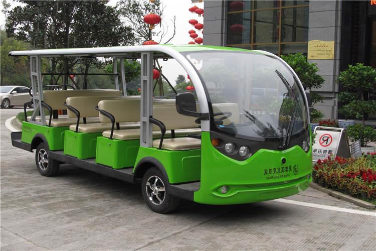 山東電動(dòng)觀光車不用對(duì)發(fā)動(dòng)機(jī)進(jìn)行散熱冷卻，所以電動(dòng)觀光車無欄柵格，這樣空氣阻力更小，觀光車性能會(huì)更好