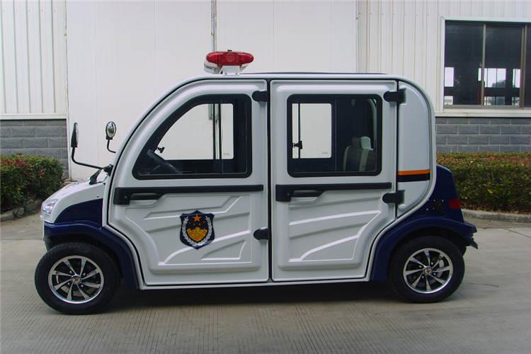 山東電動巡邏車室內(nèi)室內(nèi)的設(shè)備、行車記錄儀、電視、音箱、LED顯示屏、上下車刷卡功能都是需要按照滆湖要求來配置安裝的