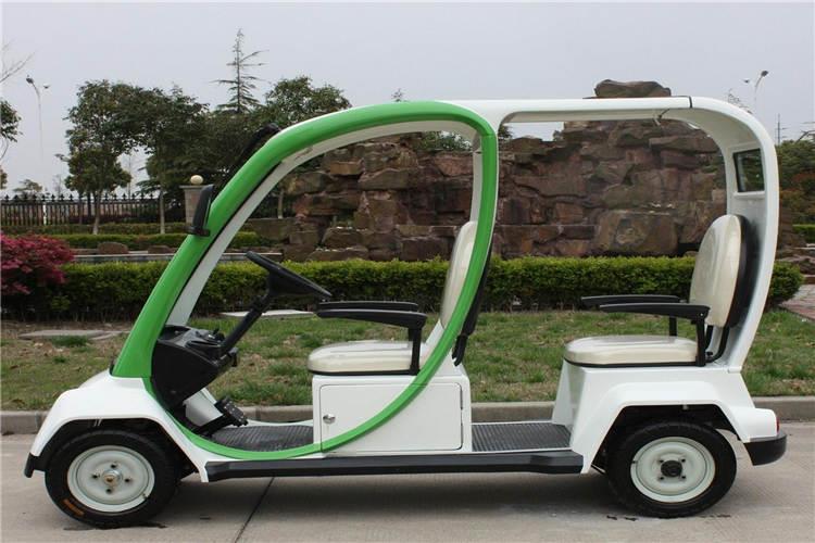 經(jīng)常檢查山東電動觀光車發(fā)動機艙內(nèi)的機油、剎車油、防凍液有沒有變質(zhì)、是否充足，應(yīng)該定期進行更換