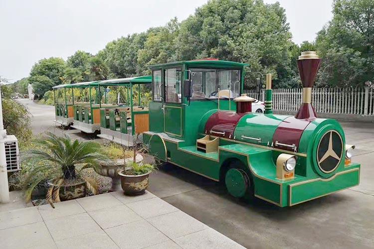 不僅承擔(dān)交通運輸?shù)墓δ?，更重要的是使游客可以愜意的欣賞沿途的風(fēng)景